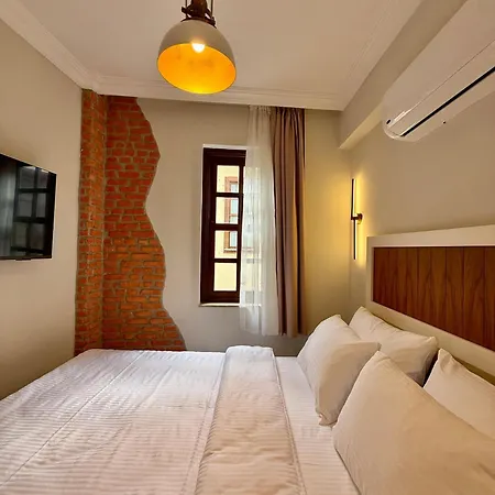 Adria Hotel *