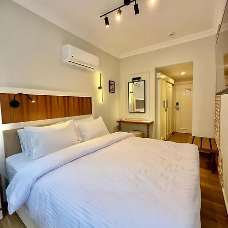 Adria Hotel *