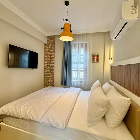 Adria Hotel *