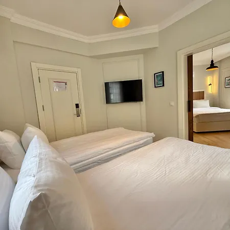 Adria Hotel *