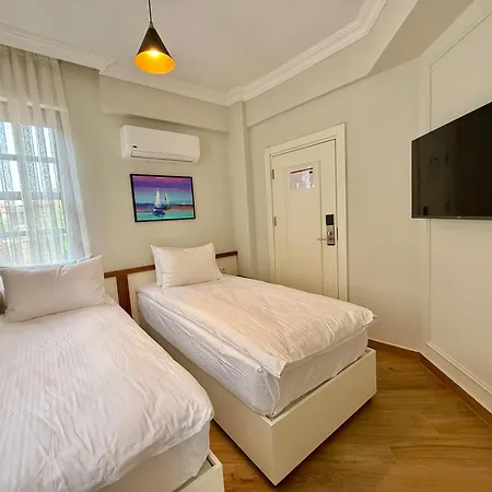 Adria Hotel *