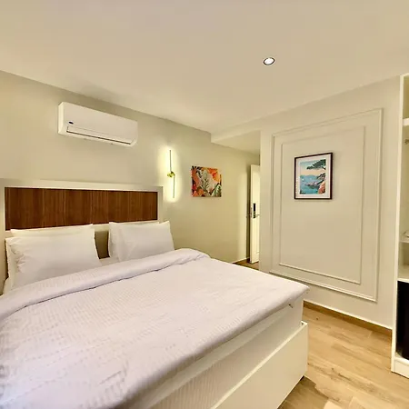 Adria Hotel *