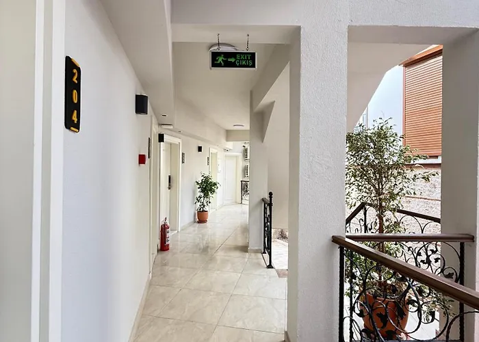 Adria Hotel *