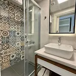 Adria Hotell *