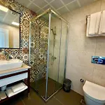 Adria Hotell *