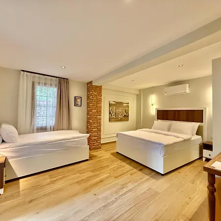 Adria Hotel *