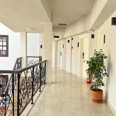 Adria Hotel *